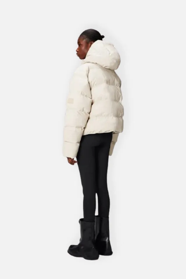 Alta Short Puffer Jacket Dune