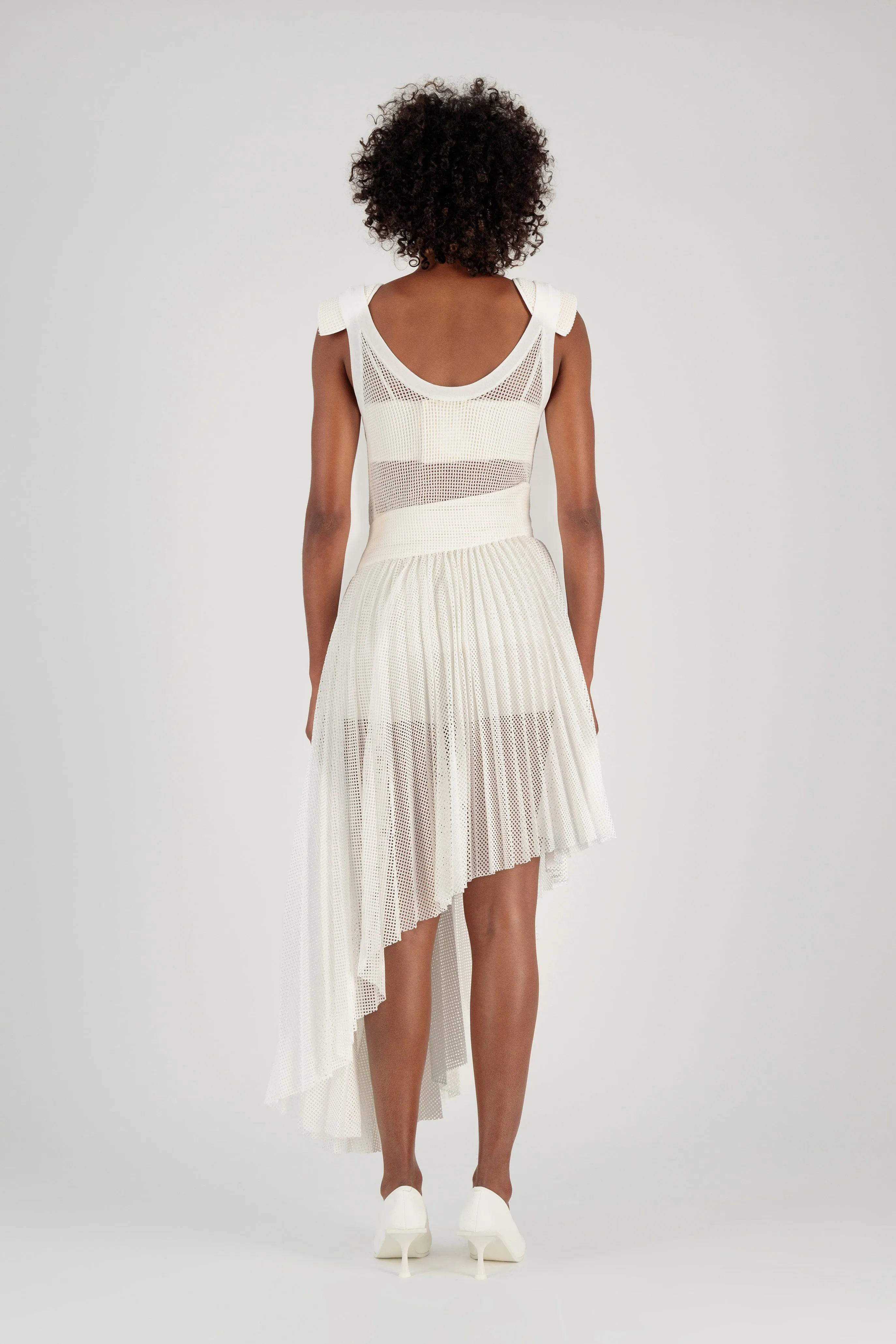 MESH SLANTED WAIST PLEATED SKIRT W/ STOPPER