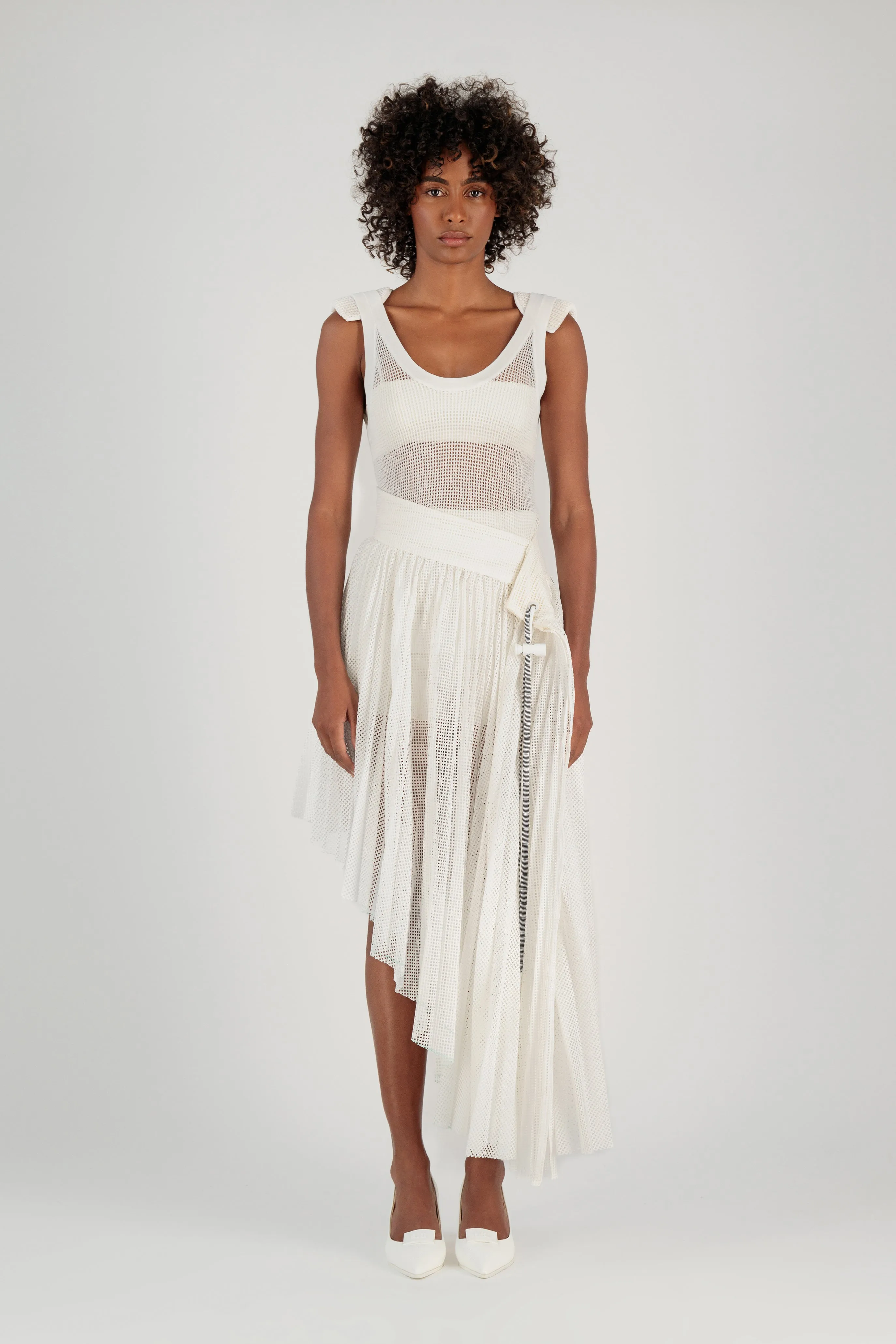 MESH SLANTED WAIST PLEATED SKIRT W/ STOPPER