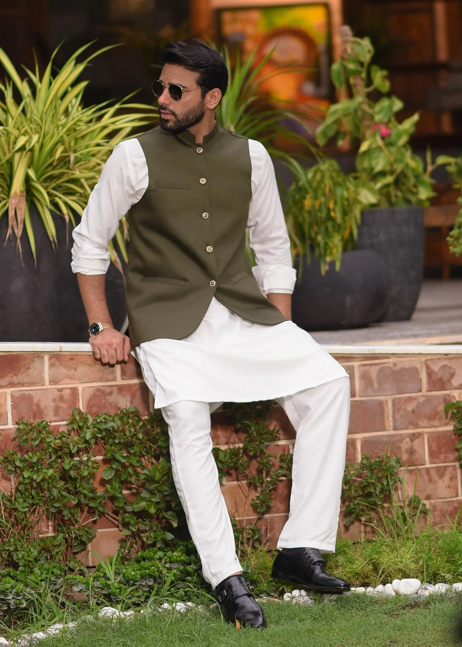 Muraqsh - Army Green on White - 3PC