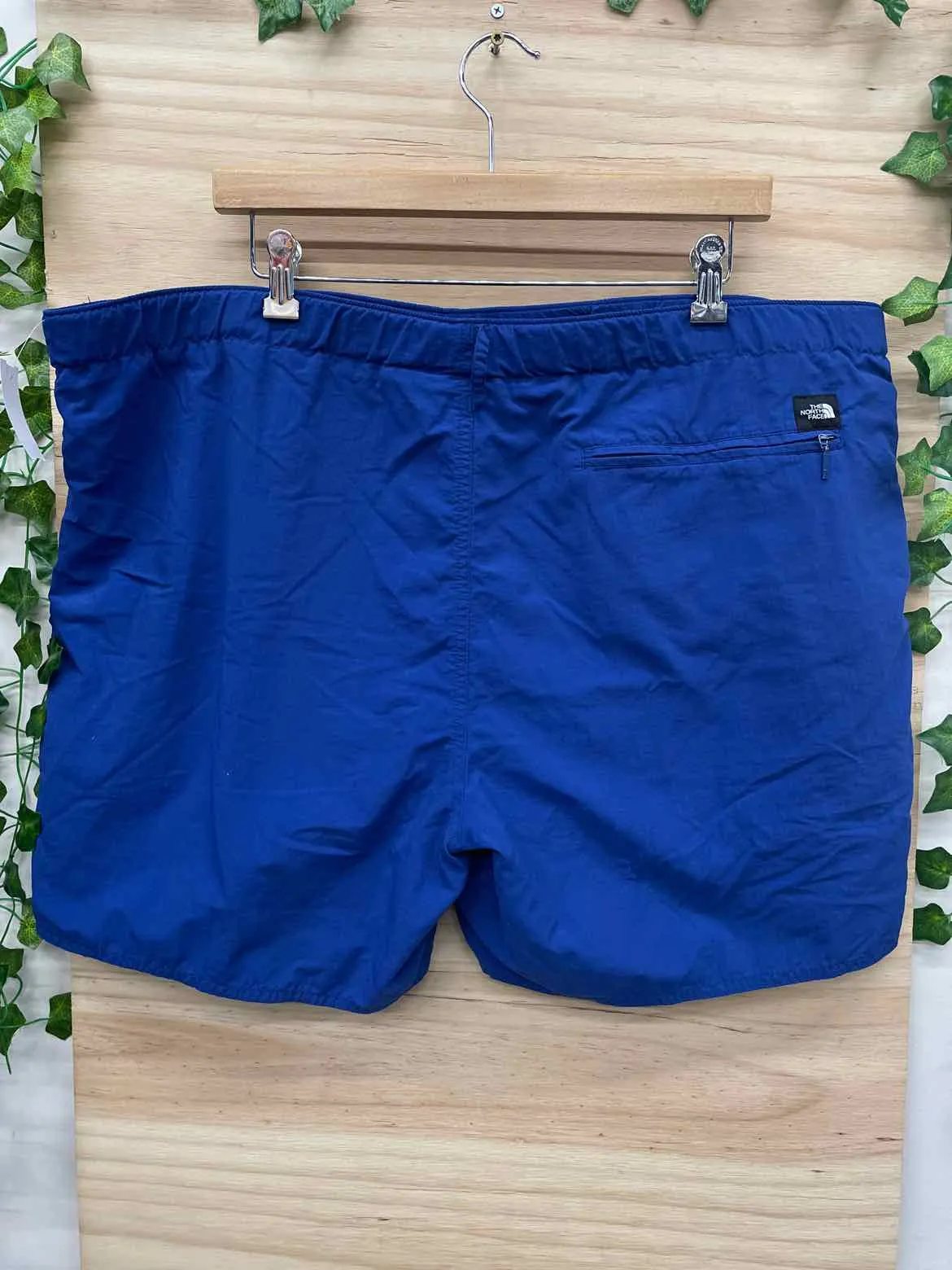 Size X-Large North Face Men's Shorts