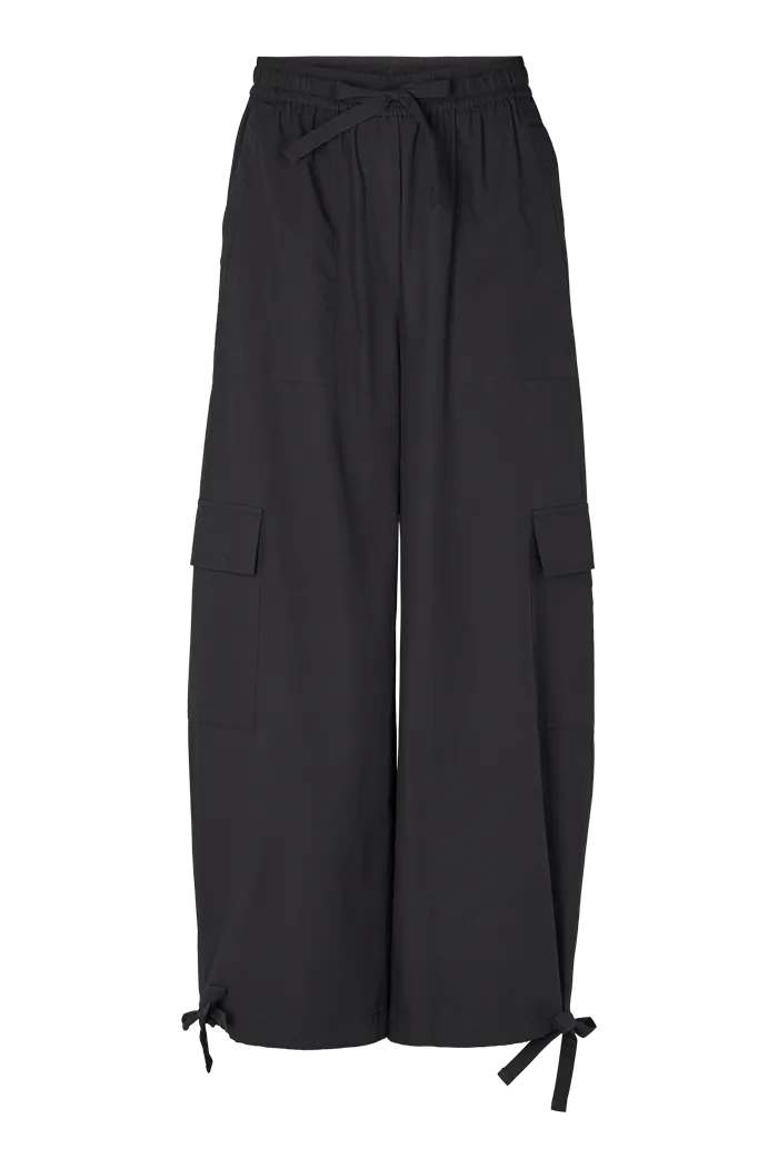 Tilde Loose Cargo Pants - Black